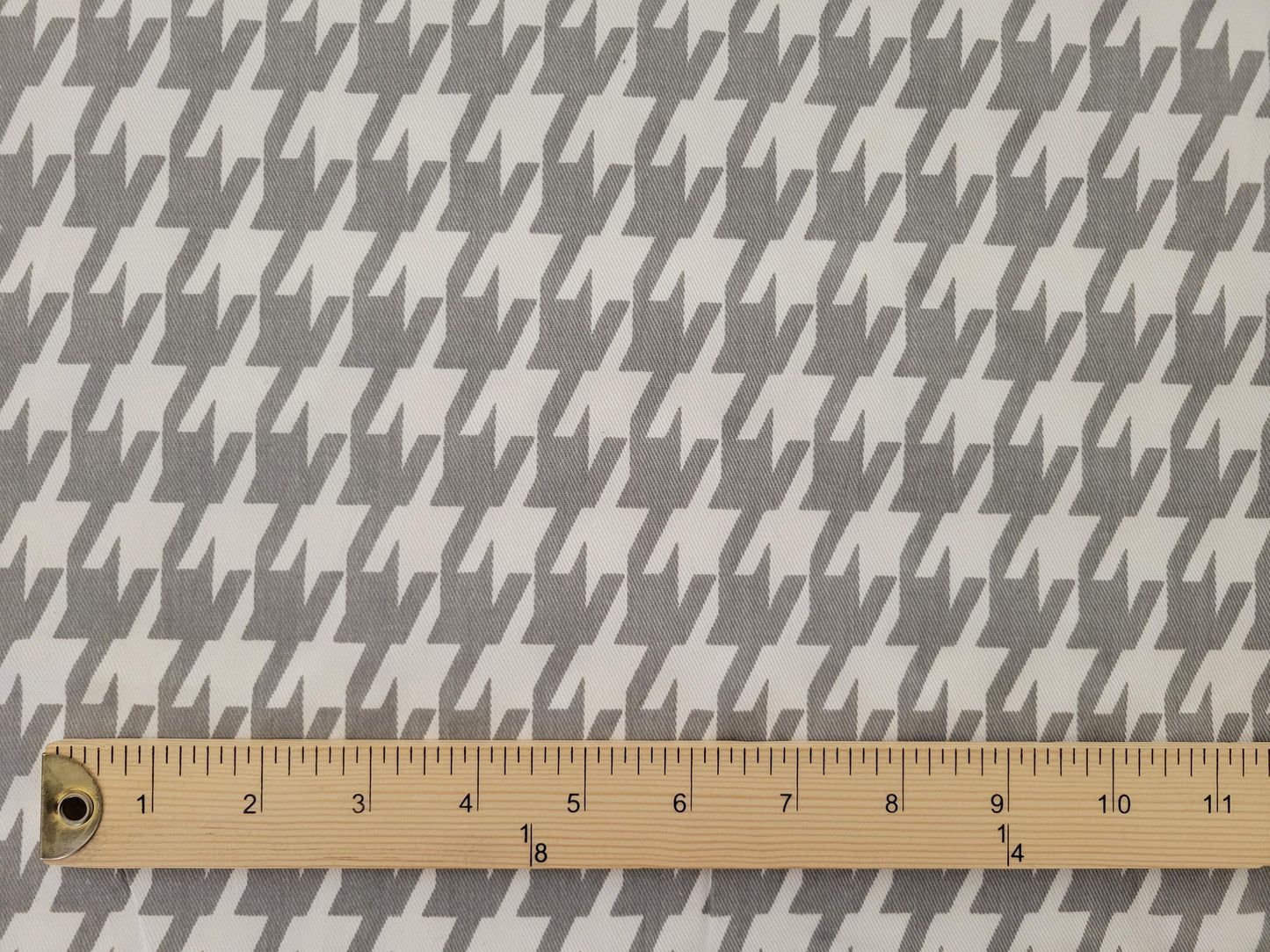 Large Gray Houndstooth